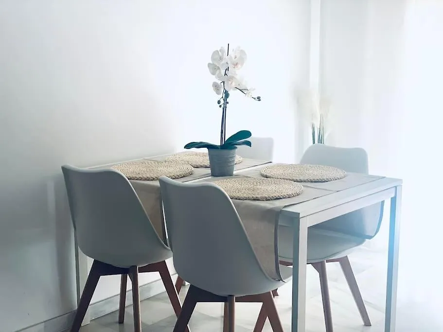 Apartamento De Dos Dormitorios En Almeria.